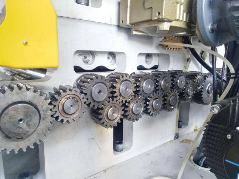 Vergleich zwischen pneumatischer und mechanischer Zuf&uuml;hrung