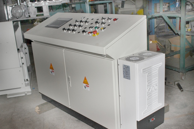 Der Unterschied zwischen 3-in-1-Servozuf&uuml;hrung und geteilter Stanzproduktionslinie