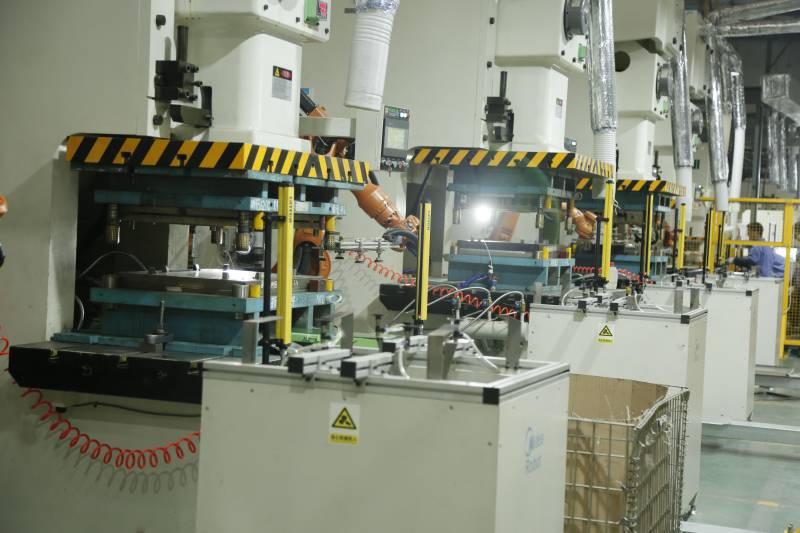 Was sind die Merkmale einer mechanischen Presse und einer hydraulischen Presse?