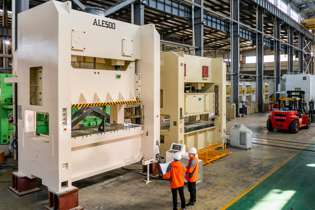 Power Press-L&ouml;sung f&uuml;r gro&szlig;e Stanzproduktionslinien mit individueller Farbgr&ouml;&szlig;e