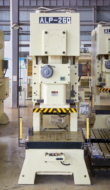 Kraftpresse mit pneumatischer Kupplungspresse