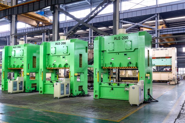 Metallzeichnungsteile, Stanzformen, Produktionslinie, Stanzmaschine, Kraftpresse