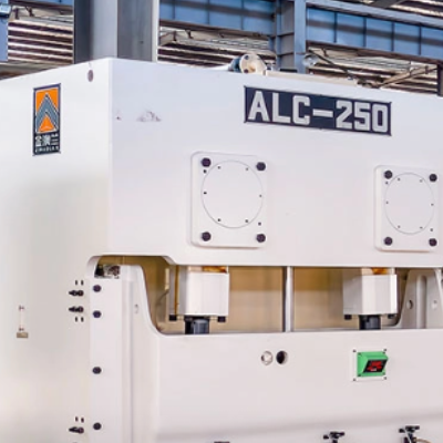 Power Press Massiv und effizient