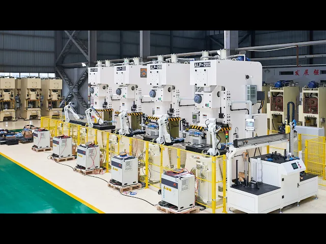 Gro&szlig;e Blechpressenproduktion